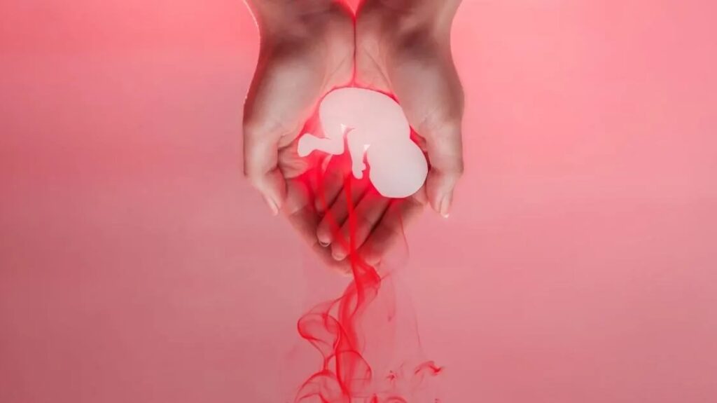 Mang thai 1 tháng có phá được không? Những điều mẹ bầu cần biết