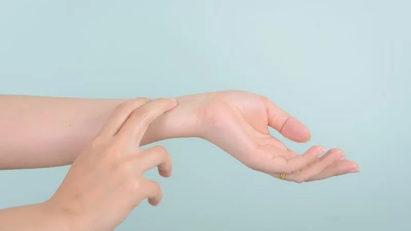 Mạch Đập Ở Cổ Tay Khi Mang Thai: Dấu Hiệu Sớm Hay Điều Cần Lo Lắng?